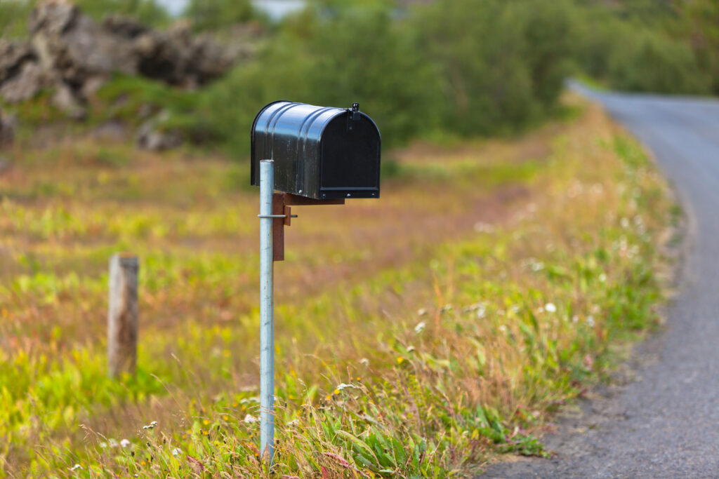 Old Weathered Mailbox At Rural Roadside In Iceland 2021 12 09 21 21 16 Utc | Planeta Campo