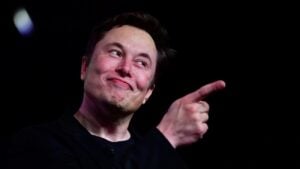 Elon Musk anuncia conectividade para 19 mil escolas rurais