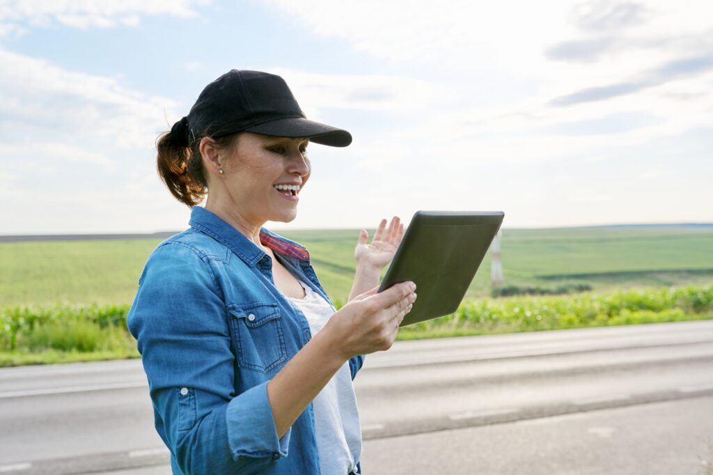 Smart Farming And Digital Agriculture Female Agri 2022 03 09 22 04 09 Utc | Planeta Campo