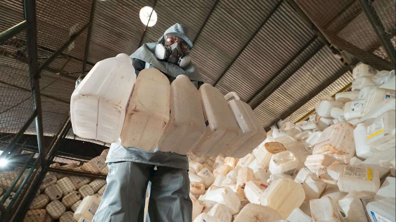 Economia circular no campo: o papel do inpEV na reciclagem de embalagens de defensivos agrícolas e na preservação ambiental